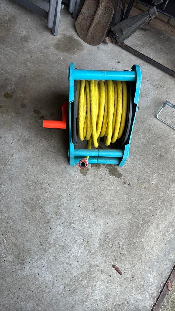 Tuinslang met haspel € 7,50, Ophalen of Verzenden, Zo goed als nieuw, Tuinslang