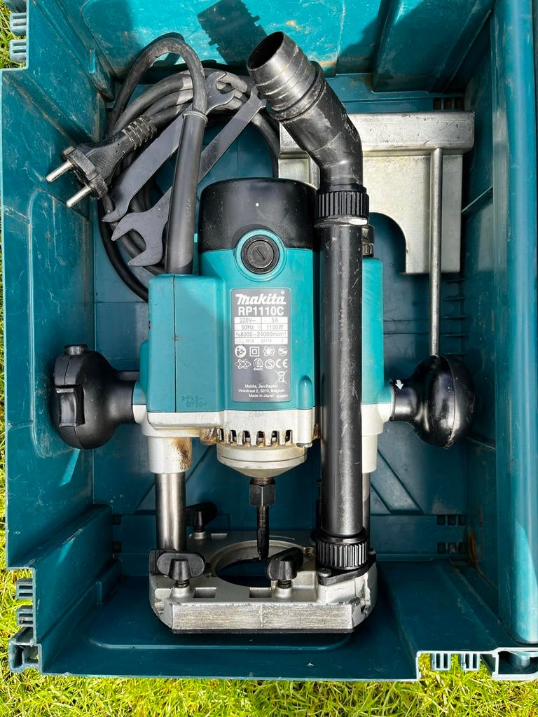 Makita Bovenfrees RP1110C - Krachtig en Betrouwbaar, Ophalen, Gebruikt, Elektrisch, Bovenfrees