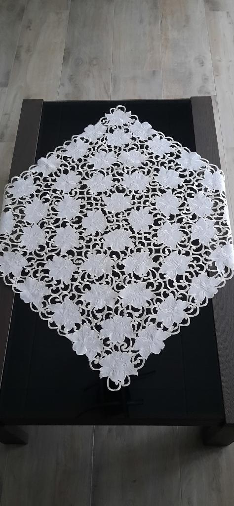 LUXE TAFELKLEED Champagne Creme met Kant 85 x 85 TAFELKLEDEN, Ophalen of Verzenden, Zo goed als nieuw, Vierkant, Binnen