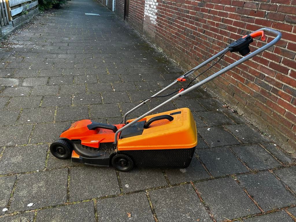 Black+Decker Grasmaaier 32cm Elektrisch met Opvangbak, Ophalen, Cirkelmaaier, Gebruikt, Elektrische grasmaaier