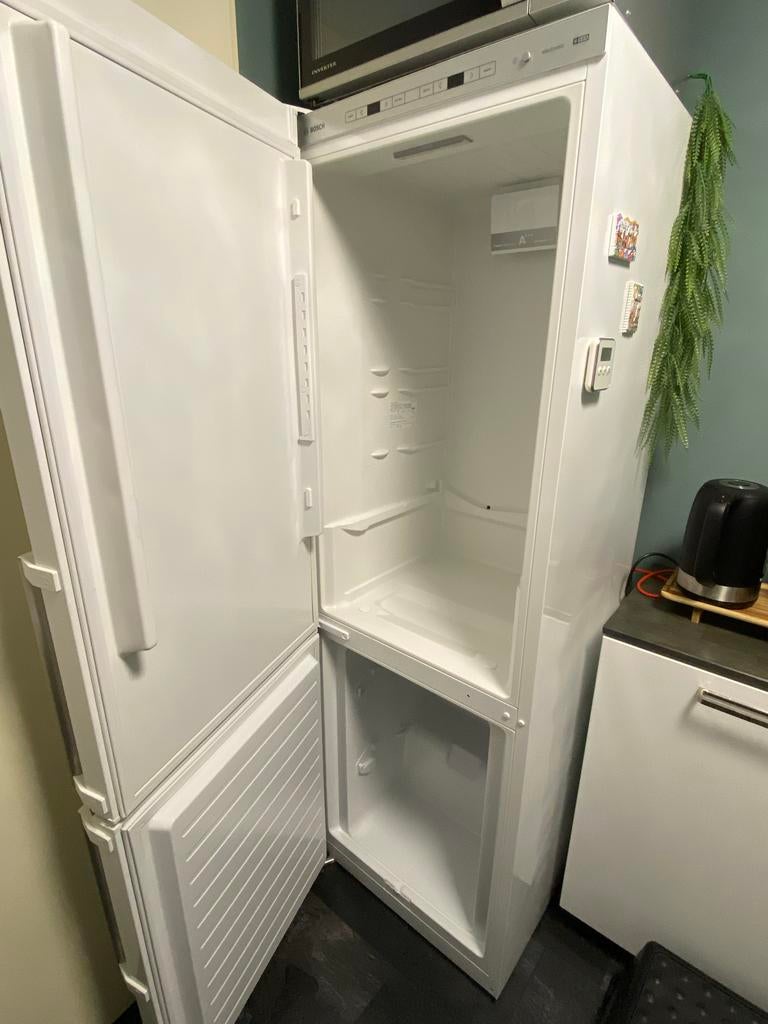 Bosch koelkast gratis op te halen (koelt niet), Ophalen, 200 liter of meer, Met aparte vriezer, 160 cm of meer