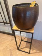 Donkerbruine bloempot op standaard, van intratuin, Overige materialen, Gebruikt, Rond, Binnen