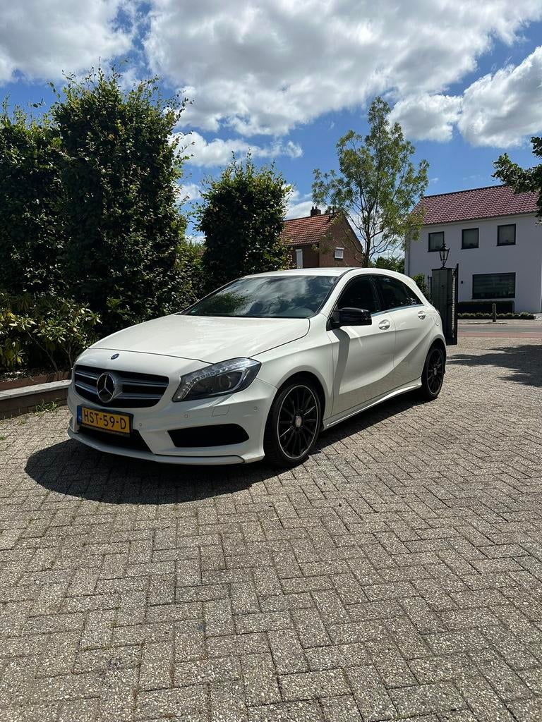 Mercedes-Benz A-Klasse A180 1.6 Blue Efficiency 2013 Wit, Auto's, Voorwielaandrijving, Euro 5, Zwart, 4 cilinders