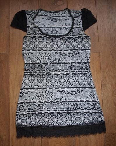 Zwart met Wit Jurkje met Kant van Flame (L), Kleding | Dames, Jurken, Zo goed als nieuw, Maat 42/44 (L), Zwart, Knielengte, Ophalen of Verzenden