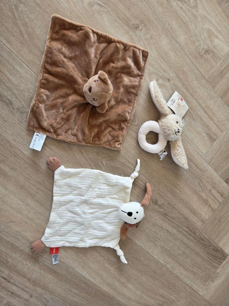 Knuffels en knuffeldoekje (Hond, Beer, Konijn) - Nieuw, Ophalen of Verzenden, Nieuw, Rammelaar, Met geluid