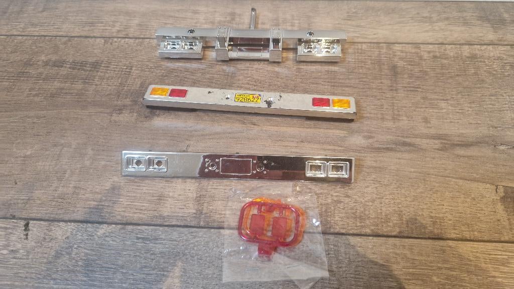 tamiya diverse achterbumpers chroom met glaasjes (1 op 14), Elektro, Gebruikt, Schaal 1:14, Ophalen of Verzenden