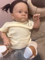 Realistische pop Lilly met beweegbare ledematen en echt haar, Ophalen of Verzenden, Gebruikt, Babypop