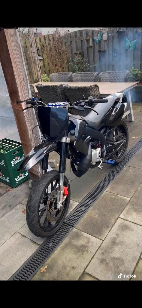 Derbi senda sm 2009, Fietsen en Brommers, Brommers | Derbi, Gebruikt, Maximaal 45 km/u, Ophalen