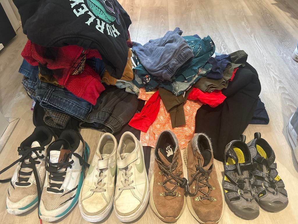 Partij kinderkleding en schoenen - diverse maten 6,7,8 jaar, Kinderen en Baby's, Kinderkleding | Schoenen en Sokken, Ophalen of Verzenden