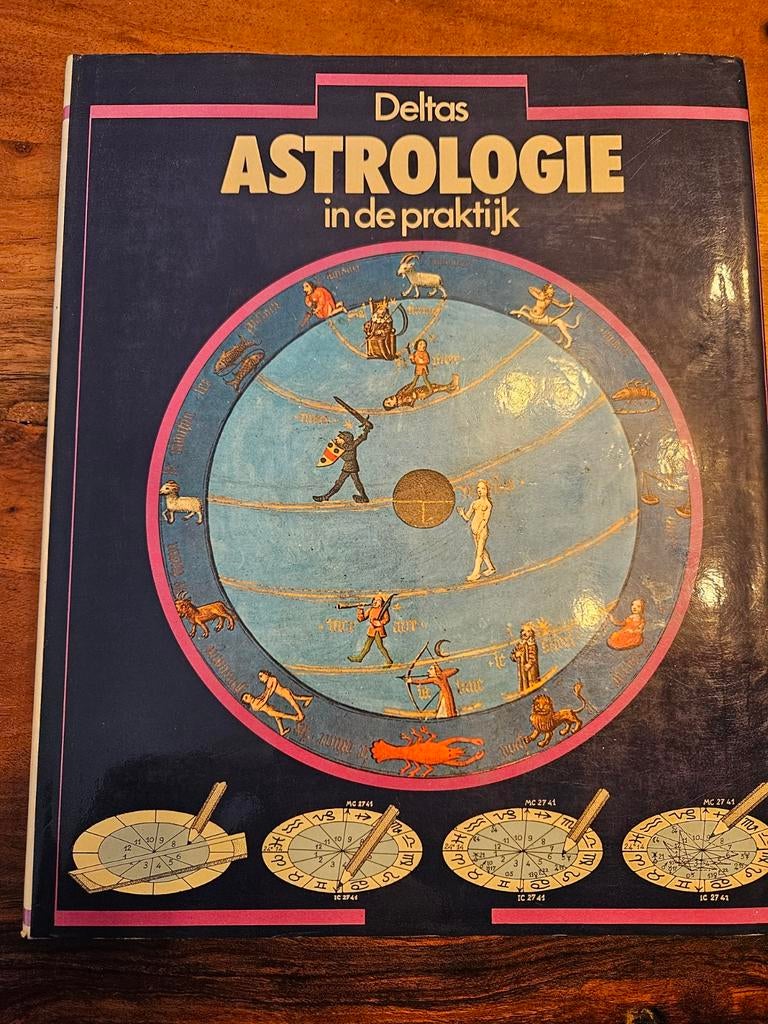Boek: 	Deltas - astrologie in de praktijk, Boeken, Ophalen of Verzenden, Gelezen, Astrologie, Achtergrond en Informatie