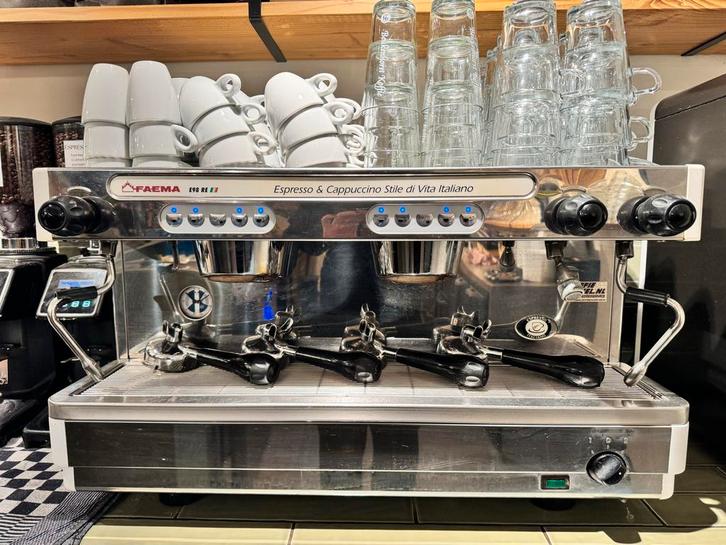 Faema E98 RE Koffieapparaat (zeer nette staat), Witgoed en Apparatuur, Koffiezetapparaten, Zo goed als nieuw, Gemalen koffie, Espresso apparaat