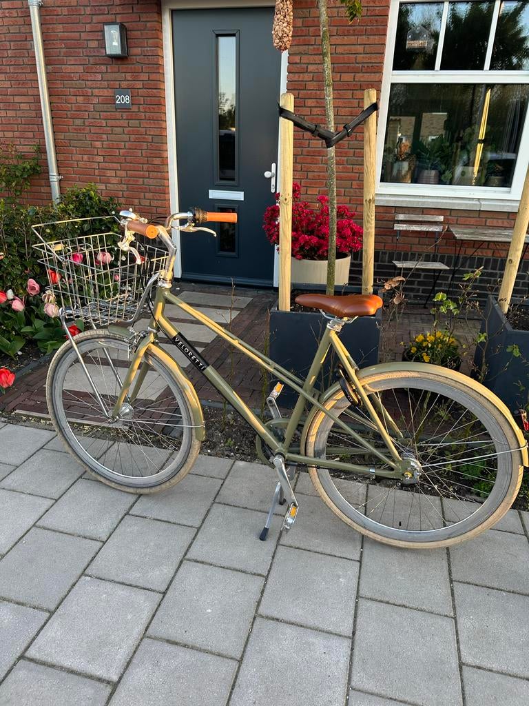 Veloretti fiets met mand, handremmen en versnellingen, Ophalen, Zo goed als nieuw