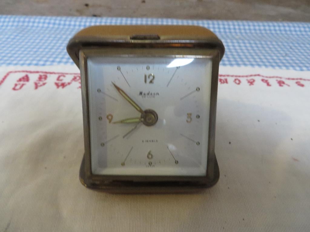 Modern de luxe reiswekkertje, Antiek en Kunst, Ophalen of Verzenden