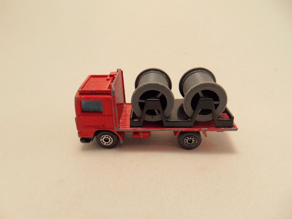 Volvo F10 met haspels Matchbox MB26 1:90, Hobby en Vrije tijd, Modelauto's | Overige schalen, Ophalen of Verzenden, Gebruikt, Bus of Vrachtwagen