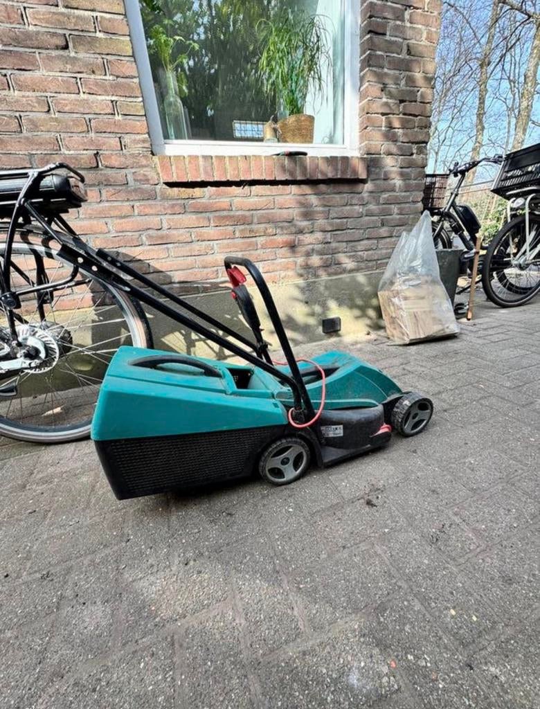 Grasmaaier Bosch ARM 32 in topstaat, fijne machine!, Ophalen, Zo goed als nieuw