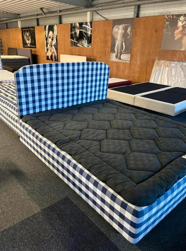 Hastens superia boxspring met hastens bjx topper 180x210, Tuin en Terras, Tuinbanken, Zo goed als nieuw, Hout, Ophalen