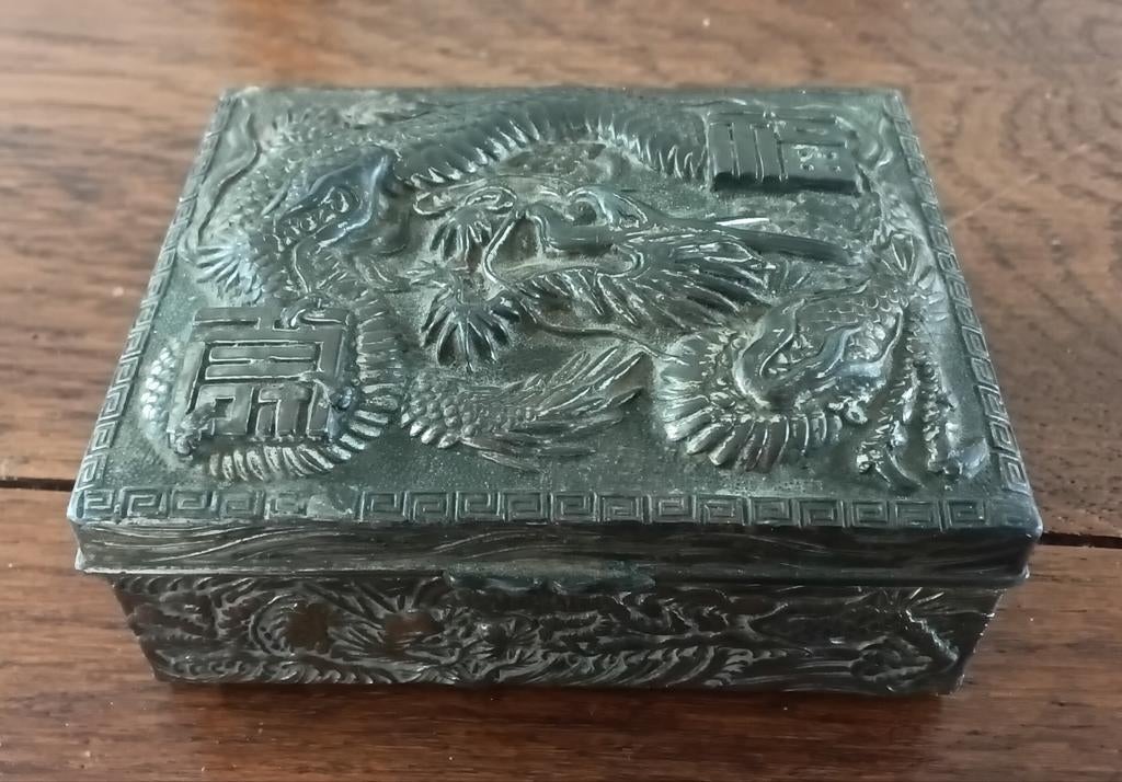 Vintage Japans kistje met draken reliëf 80x65mm, Antiek en Kunst, Ophalen