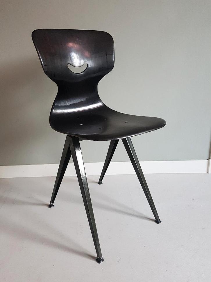 Industriële GALVANITAS stoel Zwart - Vintage jaren 60-70, Huis en Inrichting, Stoelen, Gebruikt, Eén, Hout, Kunststof, Overige materialen