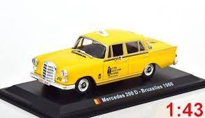 AutoCult 1:43 Ford Transit MK1 Camper Année De Construction 1973 Bleu Clair 09020