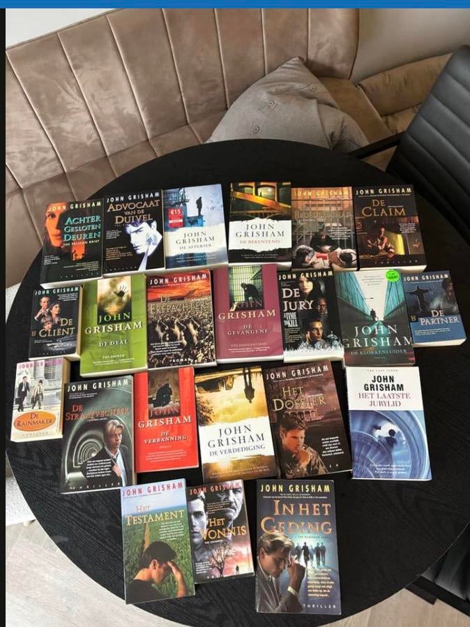 22 thrillers van John Grisham, Ophalen of Verzenden, Zo goed als nieuw, Nederland