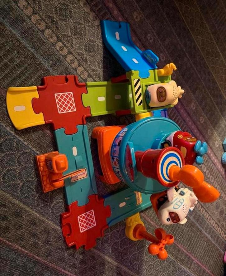 VTech Toet Toet Auto's vliegveld met 3 voertuigen, Kinderen en Baby's, Speelgoed | Vtech, Gebruikt, 6 maanden tot 2 jaar, Ophalen of Verzenden