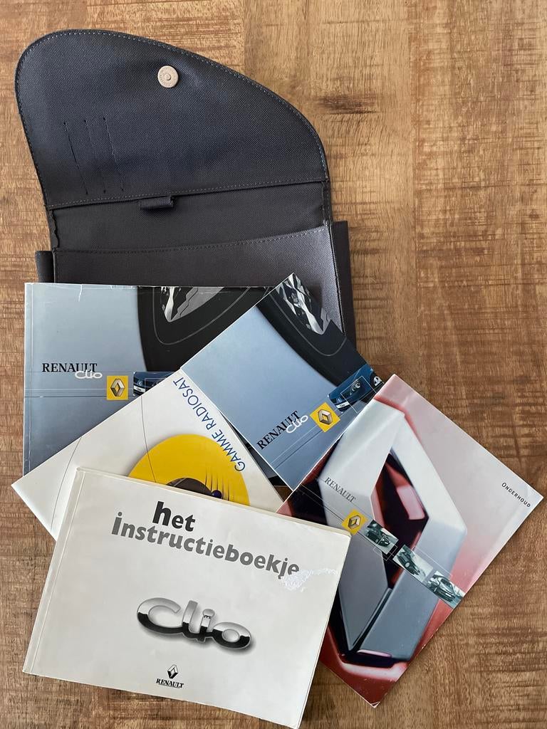 RENAULT Clio 2004 handleiding en instructieboekjes, Auto diversen, Ophalen of Verzenden