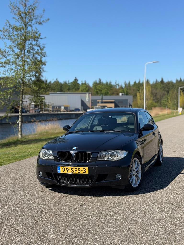 BMW 1-Serie 2.0 120I 3DR AUT 2008 Zwart, Auto's, BMW, 1-Serie, ABS, Airbags, Airconditioning, Bluetooth, Climate control, Cruise Control
