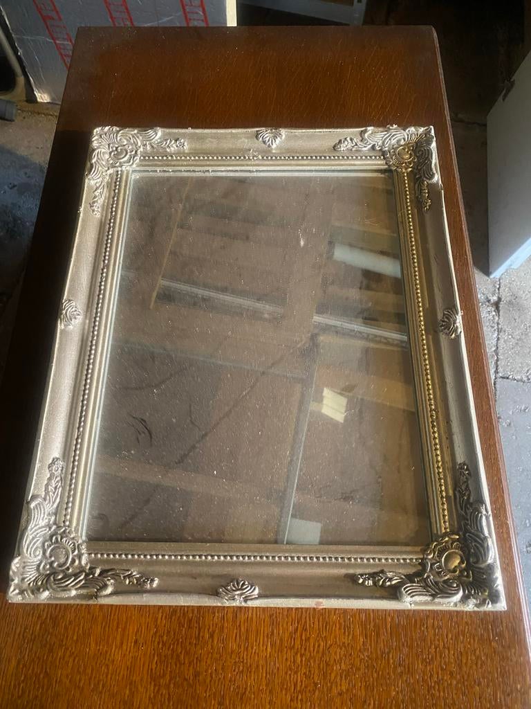 Decoratieve spiegel met barokke lijst - 38x48 cm, Ophalen, Minder dan 50 cm, Gebruikt, Minder dan 100 cm