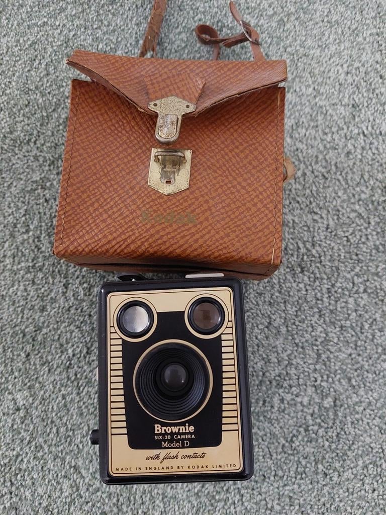 Vintage Kodak Brownie Six-20 Model D camera met tasje, Audio, Tv en Foto, Fotocamera's Analoog, Ophalen of Verzenden, Gebruikt