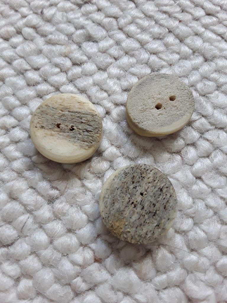 3 Vintage / retro knoopjes - 2cm - 2 gaats -, Ophalen of Verzenden, Gebruikt, Knoop of Knopen