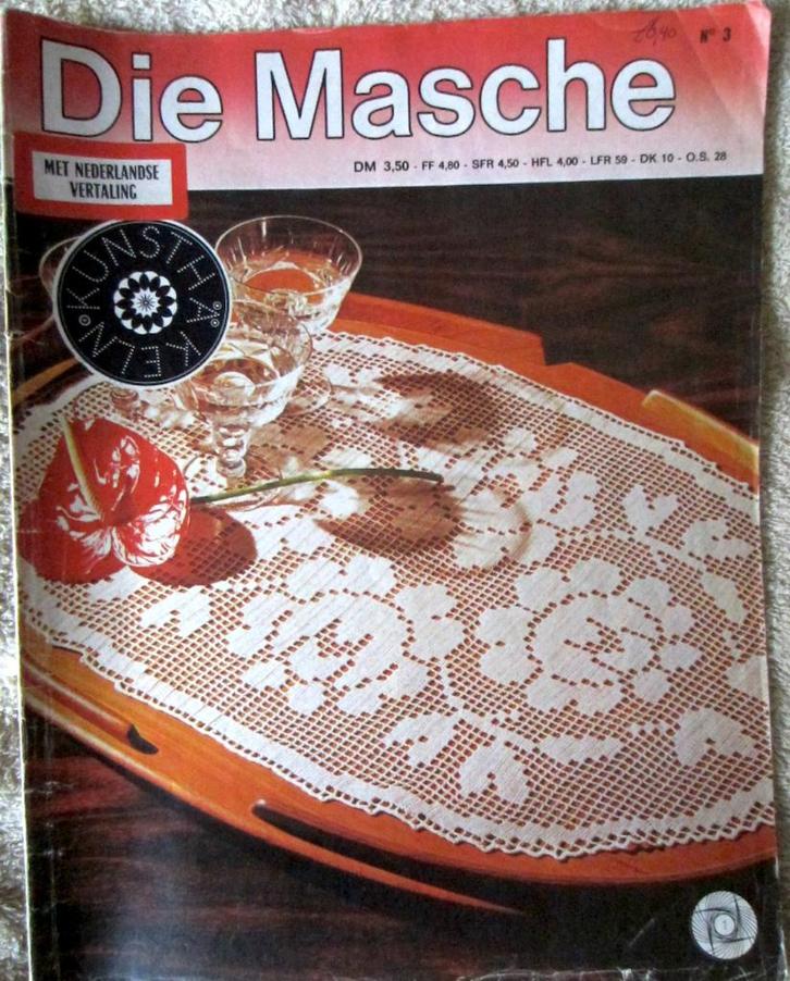 2 bladen :  - kunsthaken Die Masche nr. 3 en nr. 34, Hobby en Vrije tijd, Breien en Haken, Gebruikt, Haken, Patroon of Boek, Verzenden