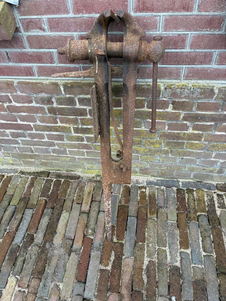 Antieke bankschroef, Antiek en Kunst, Antiek | Gereedschap en Instrumenten, Ophalen of Verzenden