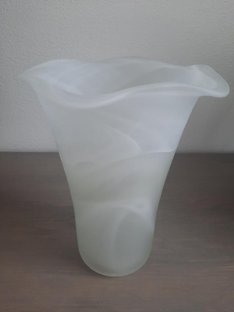 Vaas van Deru Design International met golvende hals, Wit, Ophalen of Verzenden, Minder dan 50 cm, Glas
