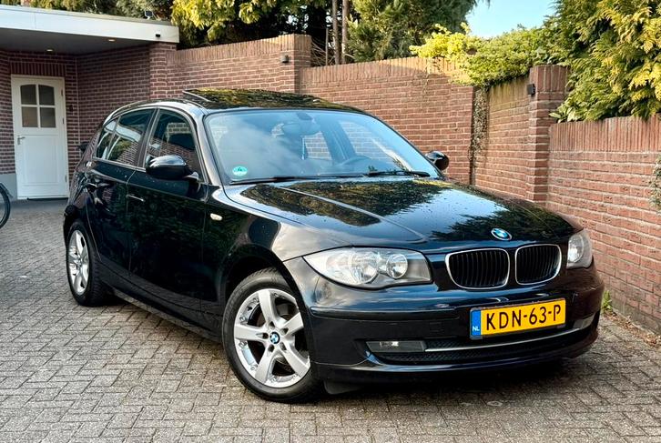 BMW 1-Serie 116I 5DR Pano dak stoelver Navigatie climate PDC, Auto's, BMW, Particulier, 1-Serie, ABS, Airbags, Airconditioning