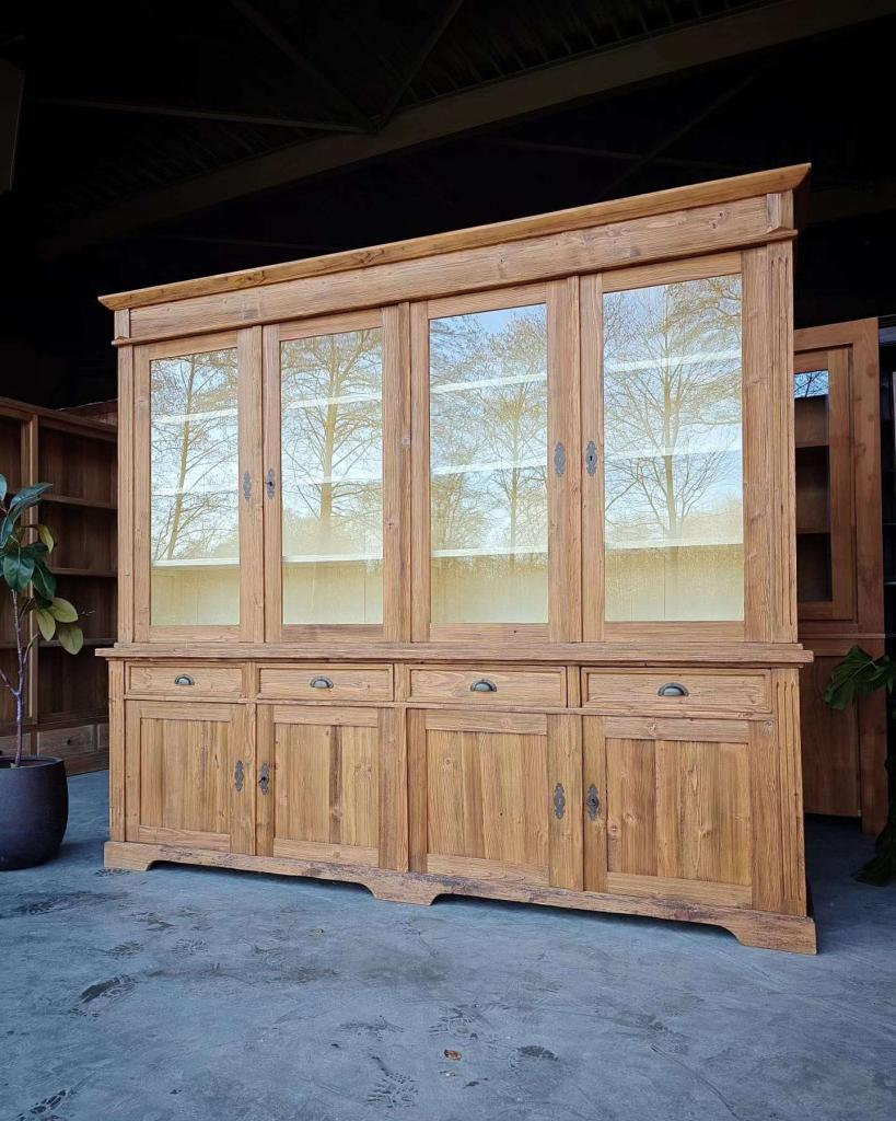 Antieke grenenhouten winkelkast | Brede winkelvitrine #2579, Antiek en Kunst, Antiek | Meubels | Kasten, Ophalen of Verzenden