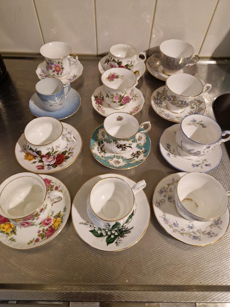 12 Antieke  theekopjes met schotels, Ophalen
