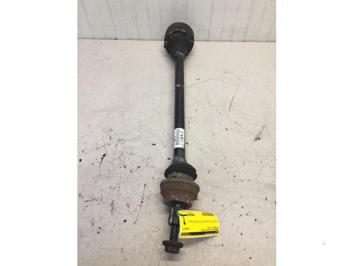 Aandrijfas rechts-achter van een Volkswagen Passat, Auto-onderdelen, Remmen en Aandrijving, Volkswagen, Gebruikt, 3 maanden garantie