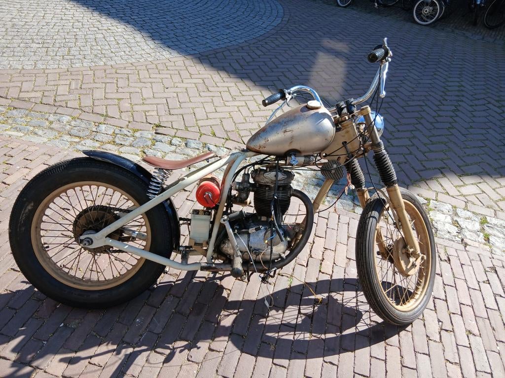 Te koop Bsa b40 hardtail project, Motoren