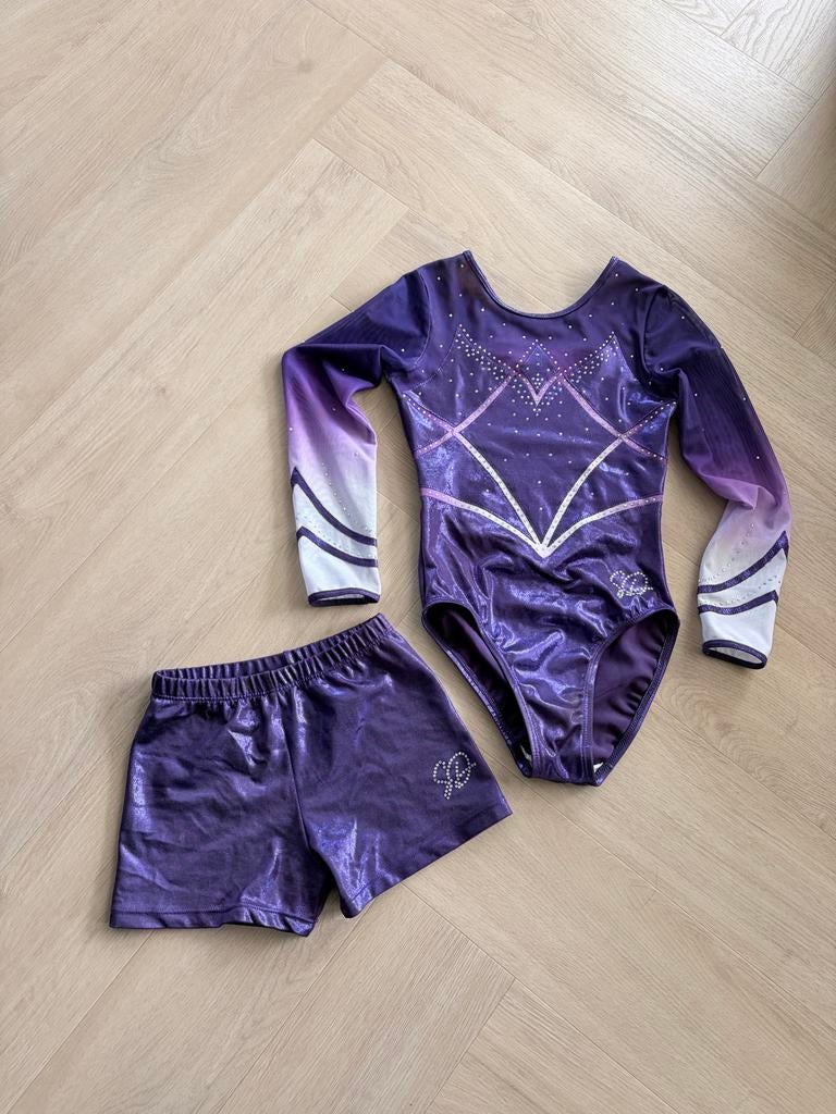 Paars turnbroekje Sparkle and Dream maat ASM, Sport en Fitness, Turnen, Gebruikt, Turnbroekje, Kindermaat 146 t/m 176, Paars, Ophalen of Verzenden