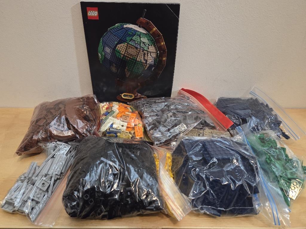 Lego 21332 The Globe (2), Kinderen en Baby's, Speelgoed | Duplo en Lego, Ophalen of Verzenden, Zo goed als nieuw, Complete set