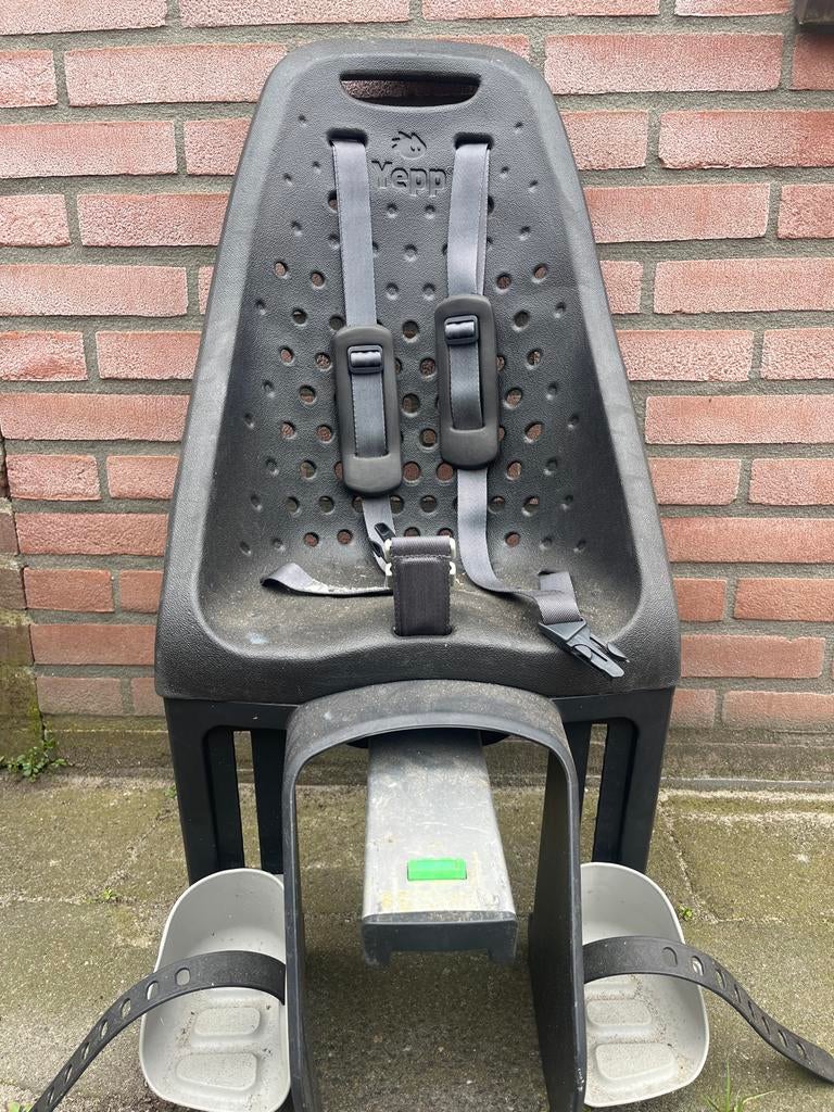 Yepp fietsstoeltje achterop, Fietsen en Brommers, Fietsaccessoires | Fietsstoeltjes, Ophalen, Gebruikt, Achterzitje, Voetsteuntjes