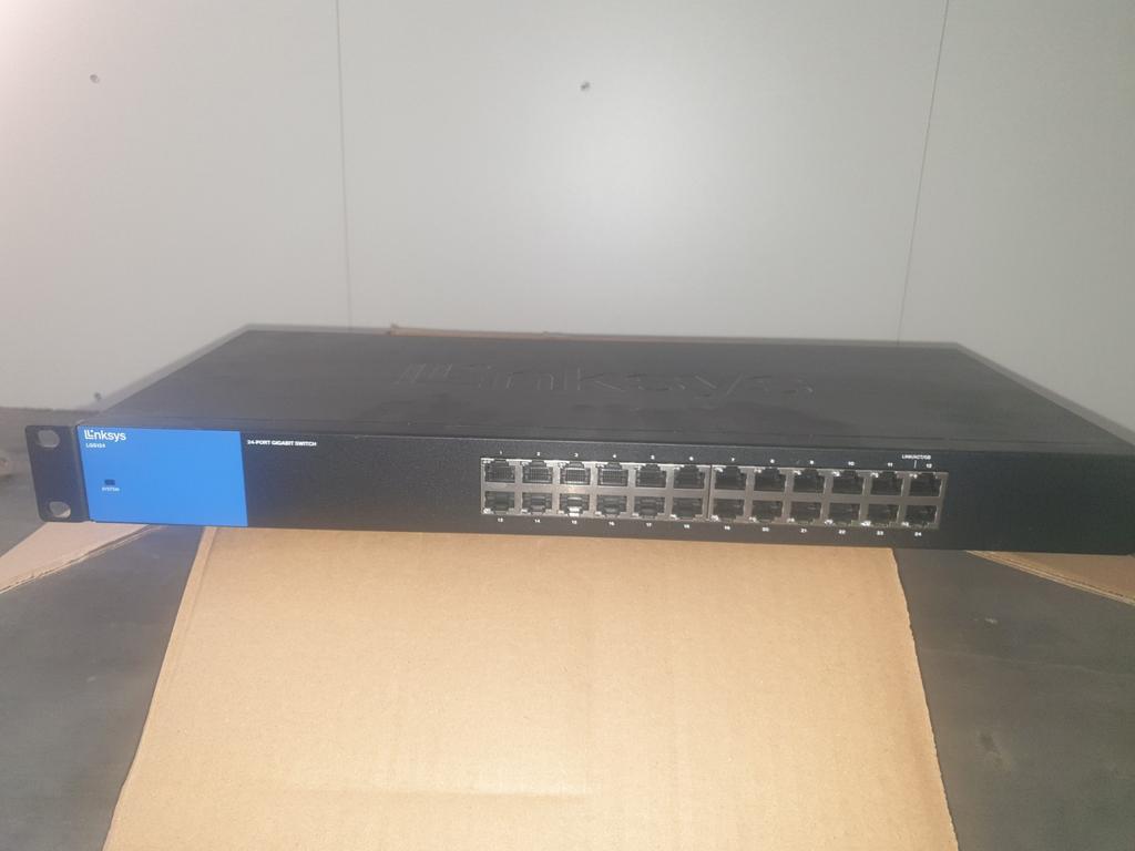 Linksys 24-poorts Gigabit Switch in metalen behuizing, Computers en Software, Netwerk switches, Ophalen of Verzenden, Nieuw
