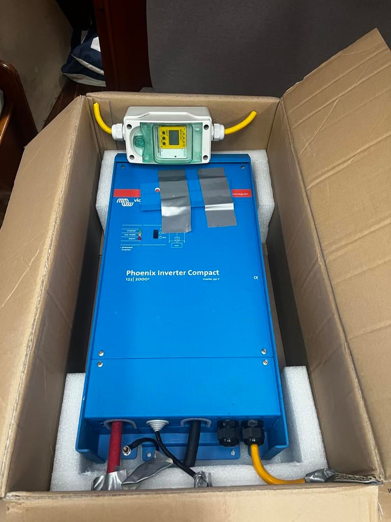 Victron Phoenix Inverter Compact 12/2000 met Isolatiebewaker, Ophalen of Verzenden, Zo goed als nieuw, Overige typen