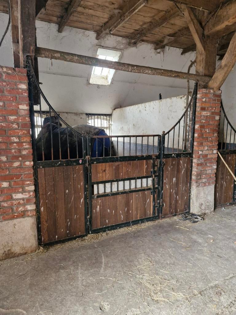 Mooie paardenstal voor fronten. 3 stuks 2.60 m breed., Ophalen