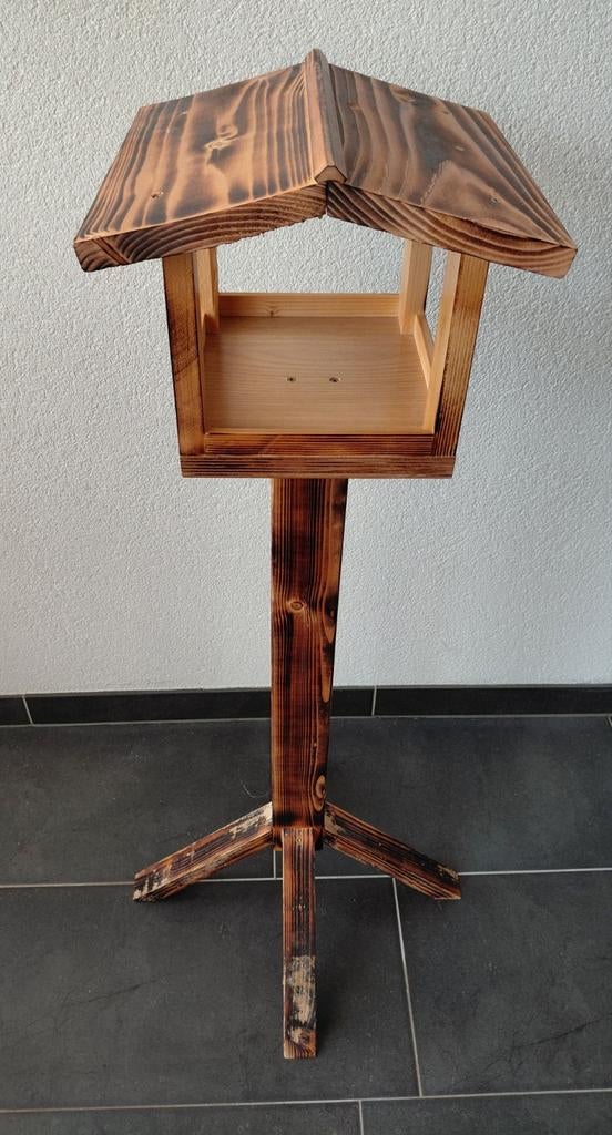 Vogelhuisjes ca 110 cm hoog., Ophalen