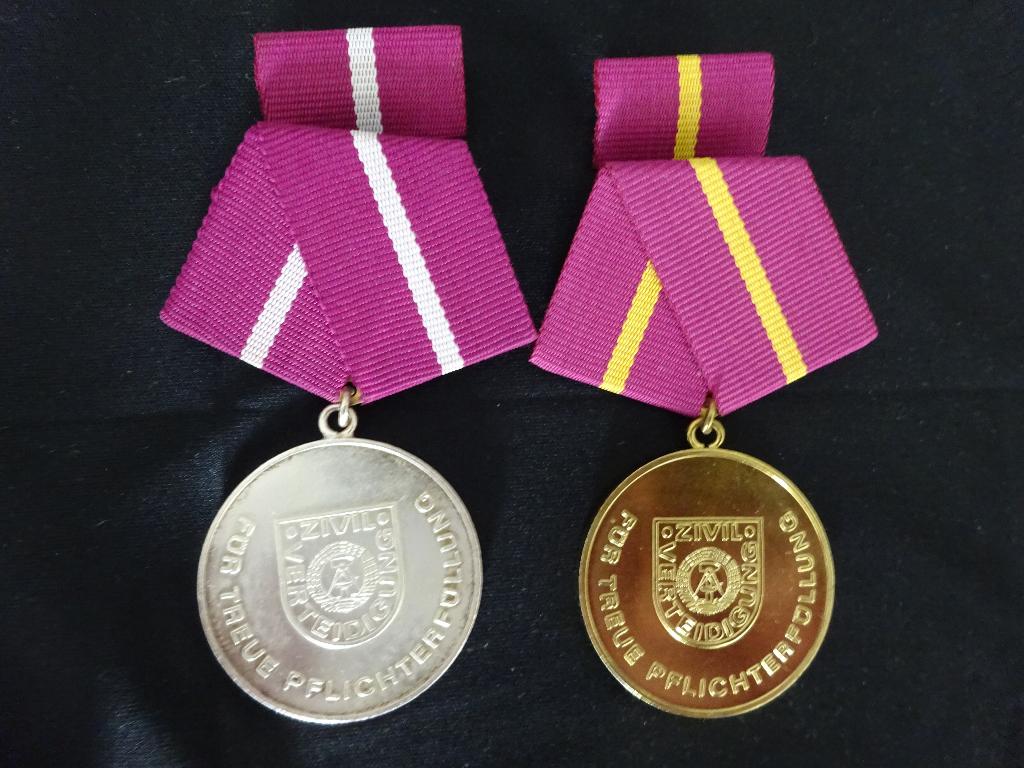 DDR:  zivilverteidigung zilver en goud, Ophalen of Verzenden