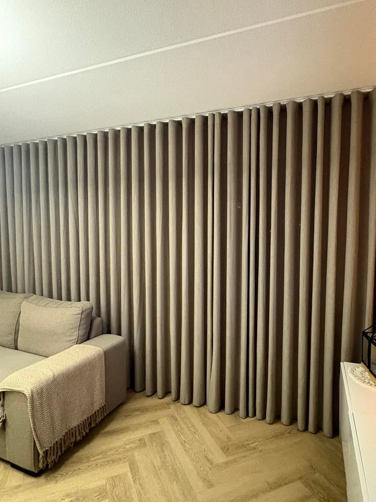 Luxe inbetween wave vitrages 5 meter breed – taupe, Huis en Inrichting, Stoffering | Gordijnen en Lamellen, Zo goed als nieuw
