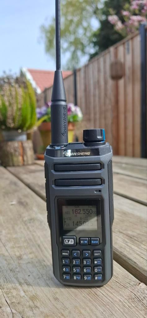 Quansheng TK11(5) Portofoon met Oplader en Accessoires, 5 tot 15 km, Ophalen of Verzenden, Zo goed als nieuw, Portofoon of Walkie-talkie