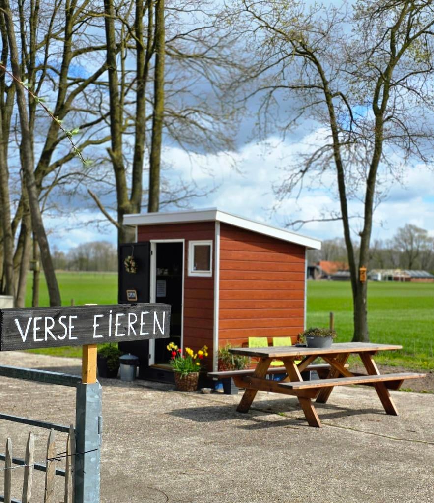 Op is op! Verse dubbeldooier scharreleieren in de kraam, Ophalen