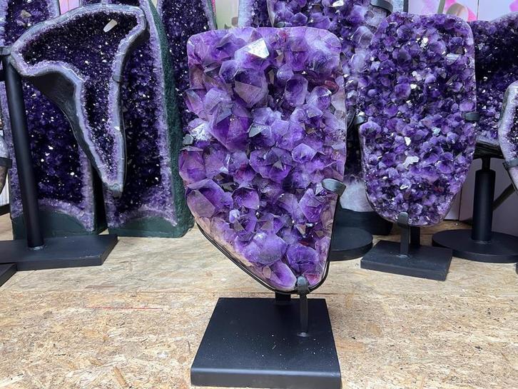 Amethist cluster (85) hoogste kwaliteit, diep paarse kleur., Verzamelen, Mineralen en Fossielen, Mineraal, Ophalen of Verzenden